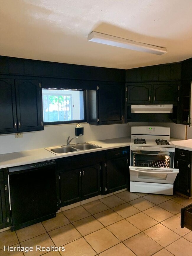 Building Photo - 3 br, 2 bath House - 9726 Garden Dr