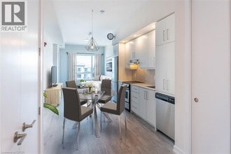 Building Photo - 40 Esplanade Ln