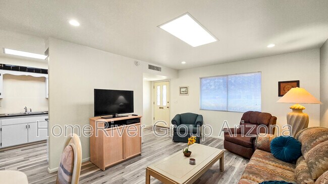 Foto del edificio - 10828 W Crosby Dr