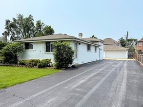 Building Photo - 572 N Emroy Ave