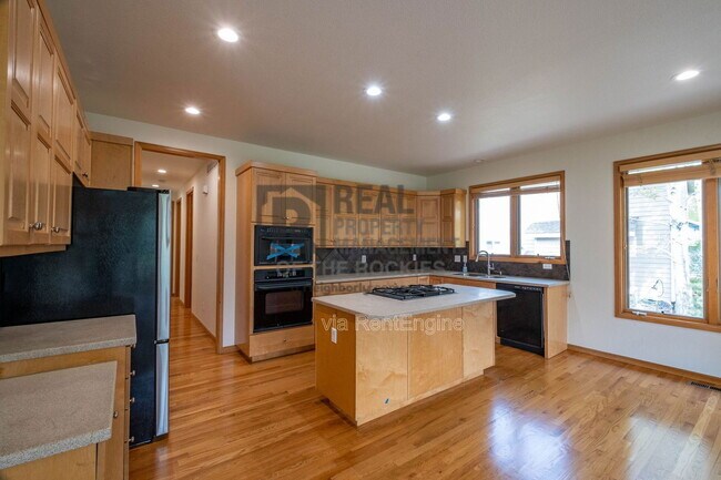 Foto del edificio - 5436 Hunter Dr