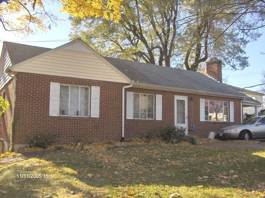 Primary Photo - 3 Bedroom 1 Bath Duplex