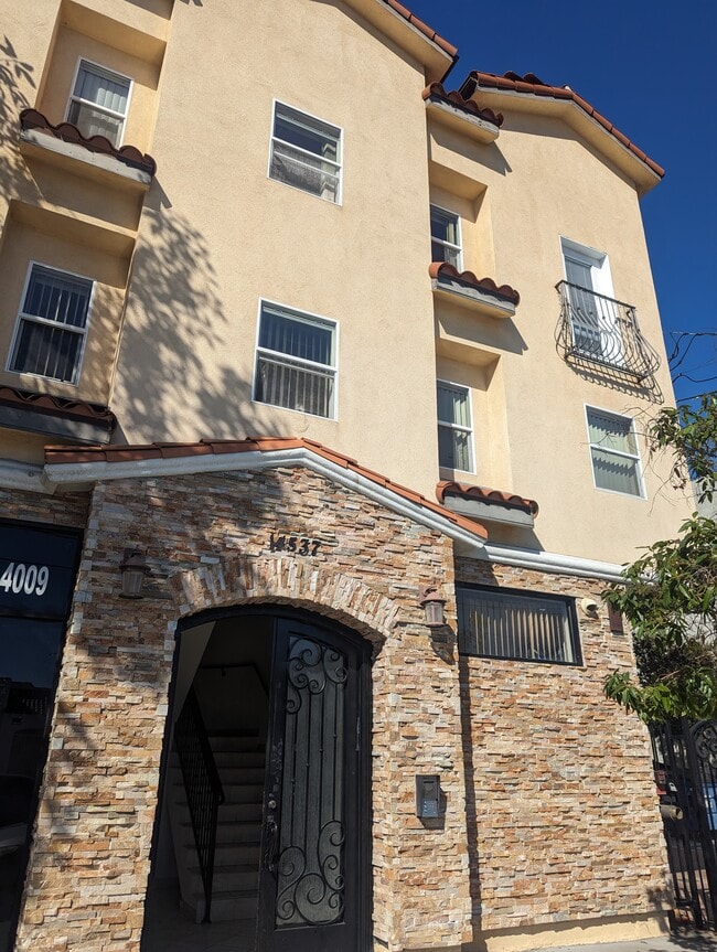 Building Photo - 14537 Archwood St