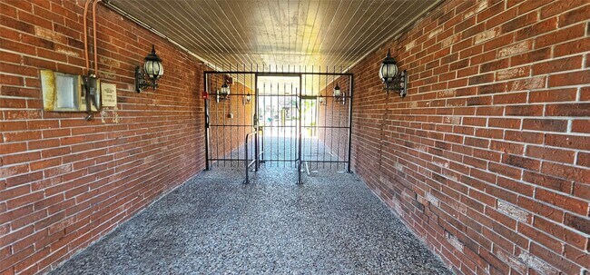 Foto del edificio - 11550 Chimney Rock Rd