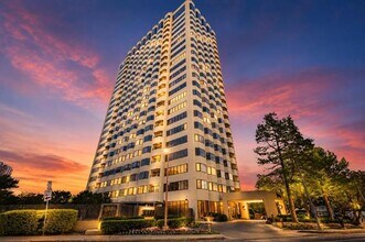 Building Photo - 3030 McKinney Ave