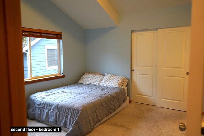 Foto del edificio - 3010 NE 137th St