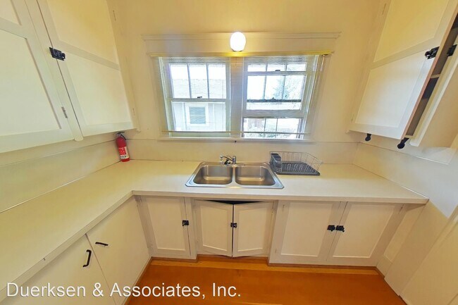 Foto del edificio - 3 br, 1 bath House - 342 NW 21st St