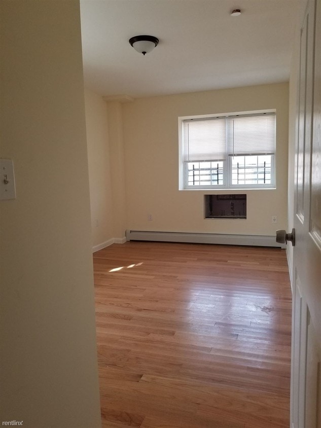Building Photo - 2 br, 1 bath  - 3444 Eastchester Rd
