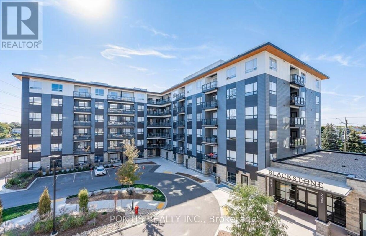 Photo principale - 251-251 Northfield Dr E