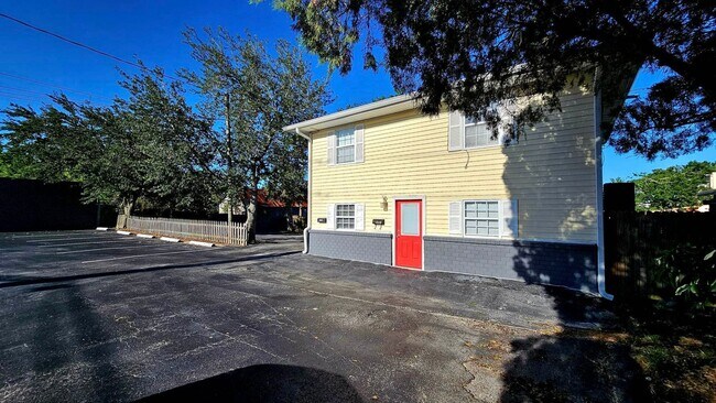 Building Photo - 2nd Floor Cocoa Village Bungalow, Including Electric and Water!
