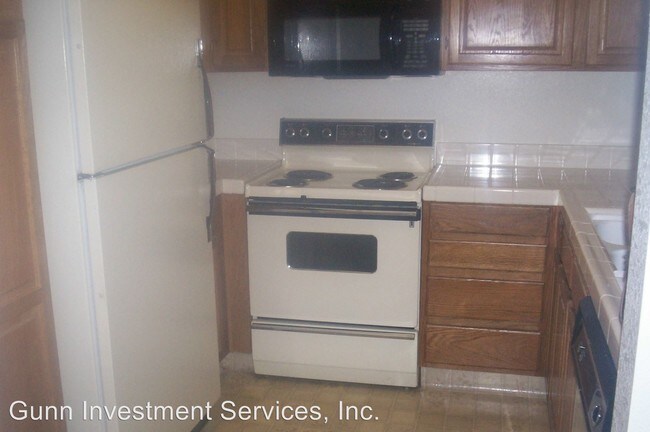 Building Photo - 2875 Idlewild Dr