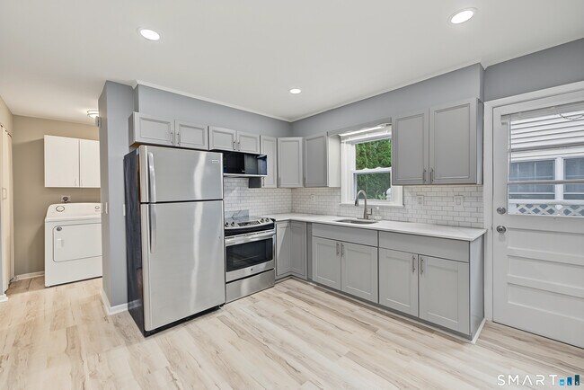 Building Photo - 151 Seaside Ave