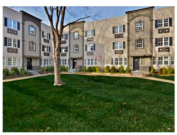Corner of Bellevue and Roanoke - 4612 Roanoke Pkwy