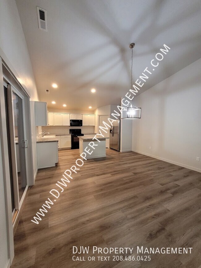 Foto del edificio - 16875 N Lowerfield Loop