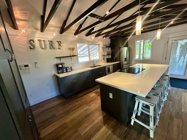 Foto del edificio - Spacious 3-Bed / 1.5-Bath Main House in Paia