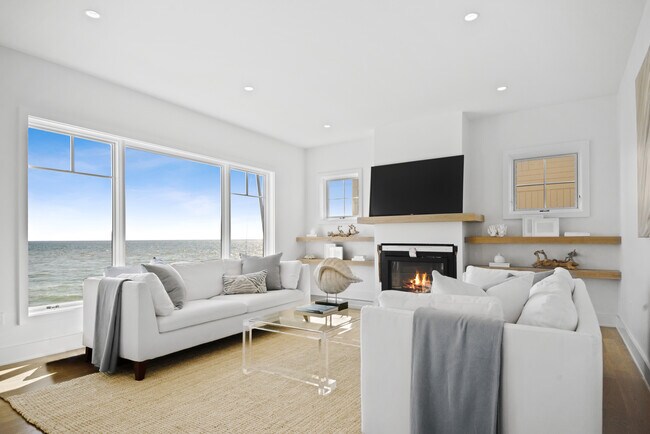 Foto del edificio - 2101 Fairfield Beach Rd