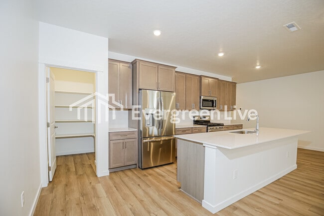 Foto del edificio - 301 Ravello St