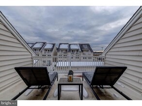 Building Photo - 602 D St