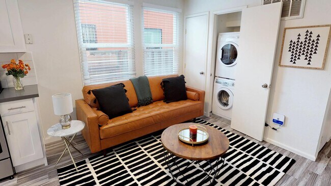 Building Photo - Room in 4 Bedroom Home at 714 Aileen St