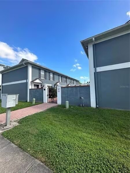Foto principal - 218 S Tampania Ave
