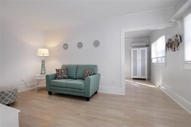 Building Photo - 109 Aquidneck Ave