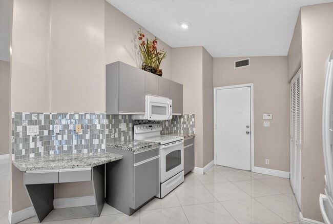 Building Photo - 7891 Sailing Shores Terrace