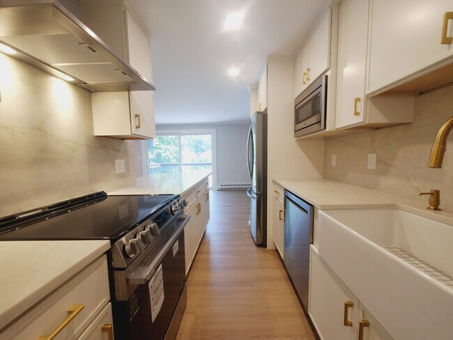Foto del edificio - 85 Riverside Ave