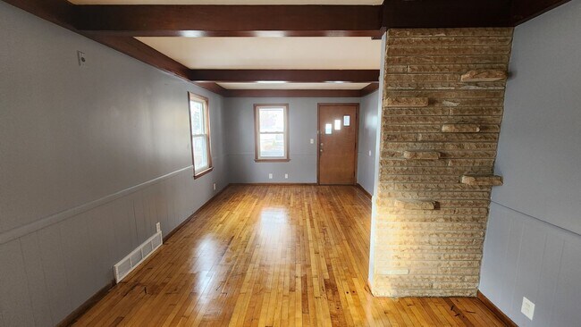 Foto del edificio - 20664 Miller Ave