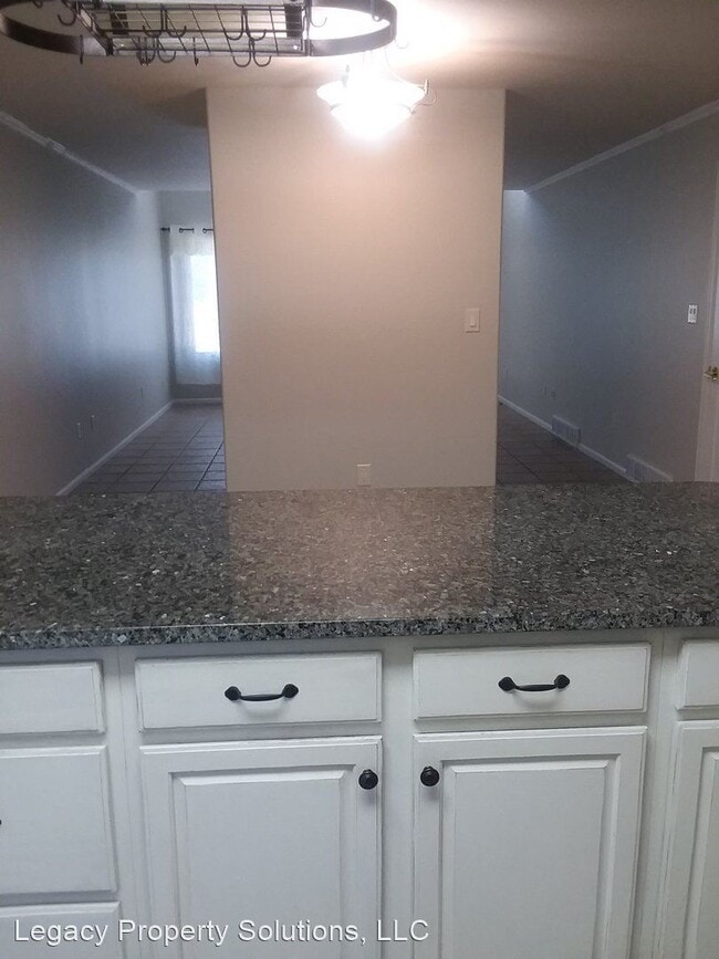 Building Photo - 4 br, 3.5 bath House - 825 Virginia Court