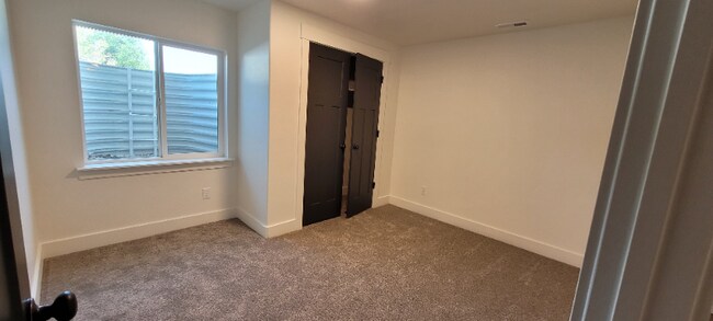 Foto del edificio - 292 W 500 N St