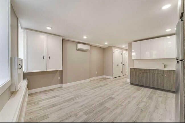 Building Photo - 69 1/2 Jewett Ave