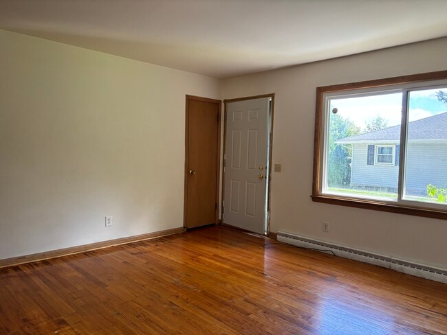 Building Photo - 6321 Roselawn Ave