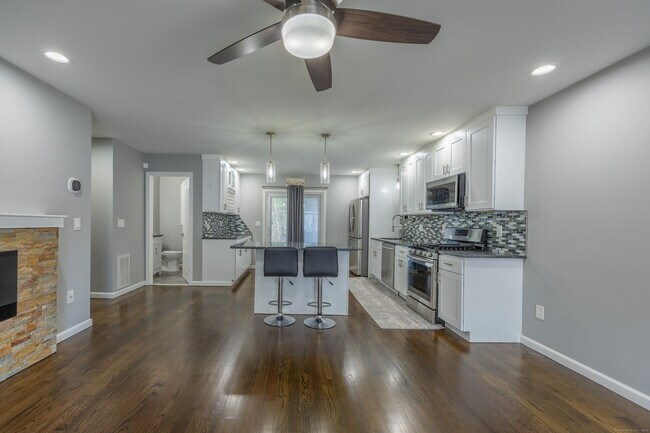 Foto del edificio - 536 Redstone Hill Rd