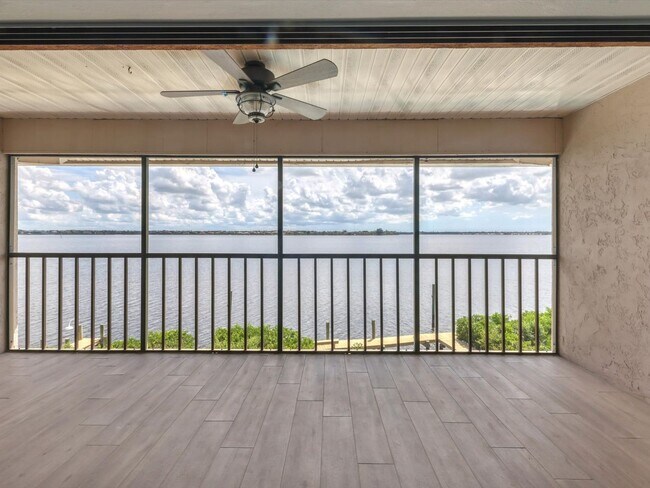 Foto del edificio - Unfurnished Annual Waterfront Rental Avail...