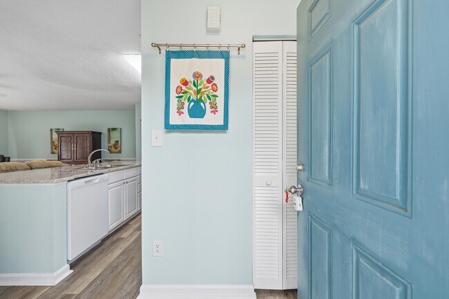 Building Photo - 4363 Spa Dr