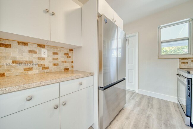 Foto del edificio - 2798 SW 32nd Ave