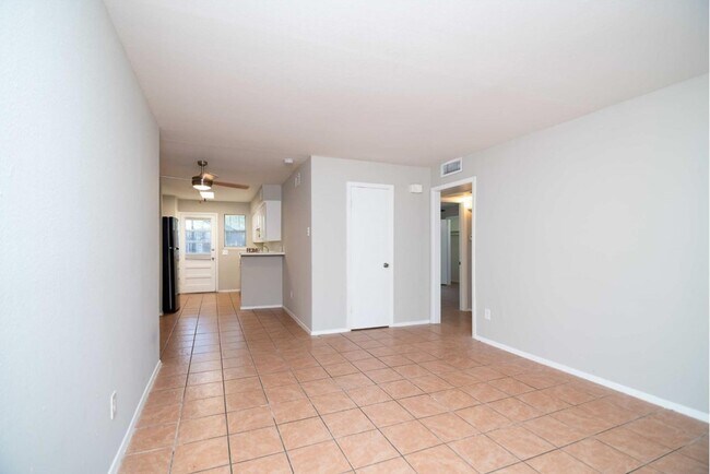 Foto del edificio - 6311 Fondren Rd