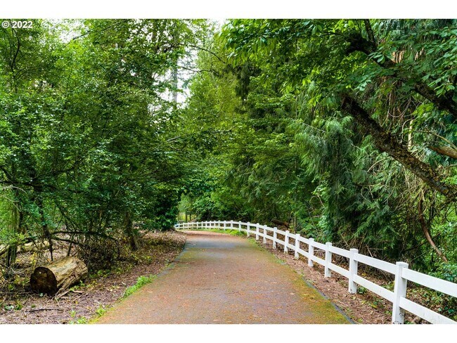 Foto del edificio - 22844 SW Forest Creek Dr