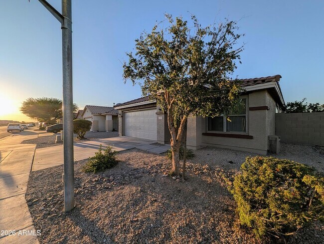 Building Photo - 2404 W Roeser Rd