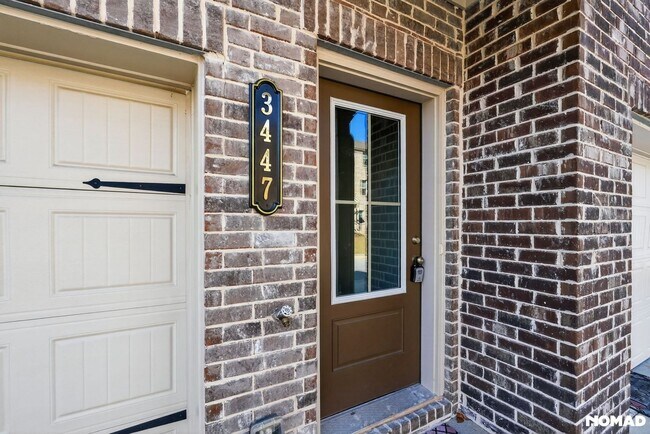 Foto del edificio - 3447 Hidden Valley Cir