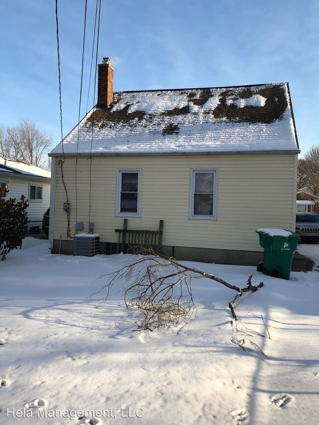 Building Photo - 3 br, 1 bath House - 16181 Forest Ave