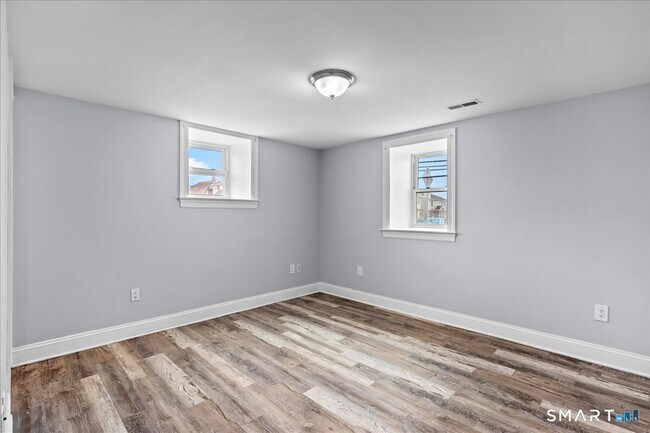 Foto del edificio - 38 Soundview Ave