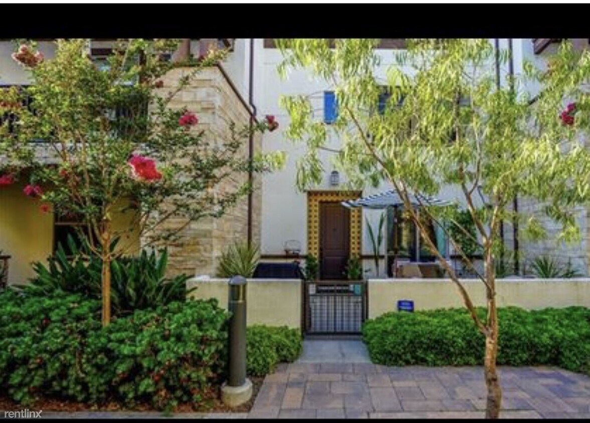 Foto principal - 3 br, 3.5 bath Townhome - 9315 Alondra Bou...
