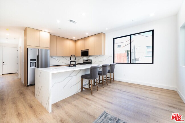 Foto del edificio - 4615 St Charles Pl