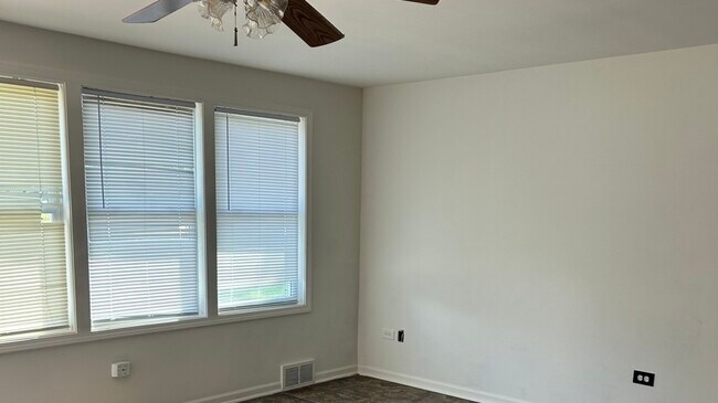 Building Photo - 360 Montgomery Rd
