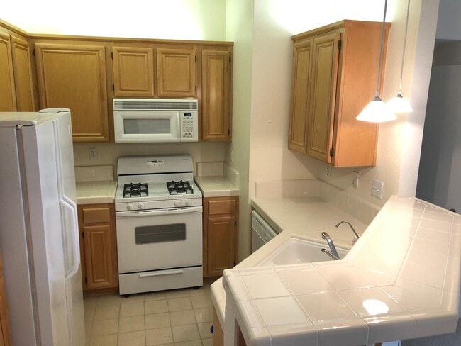 Building Photo - 1094 Esparanza Way