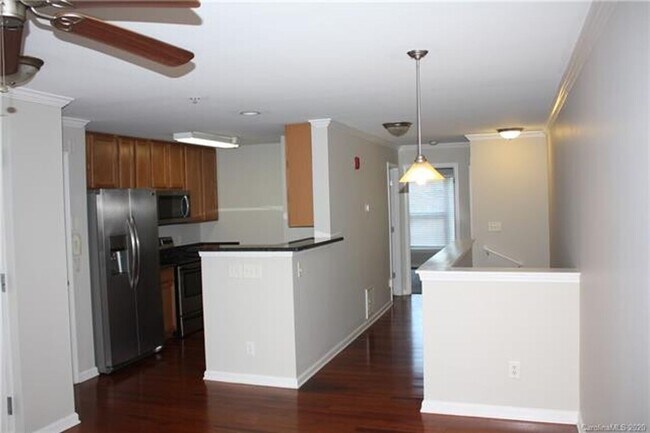 Building Photo - 537 Donatello Avenue
