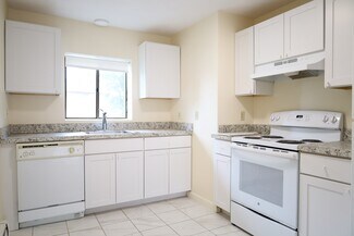 Building Photo - 72 Martensen St