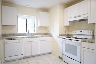 Building Photo - 72 Martensen St
