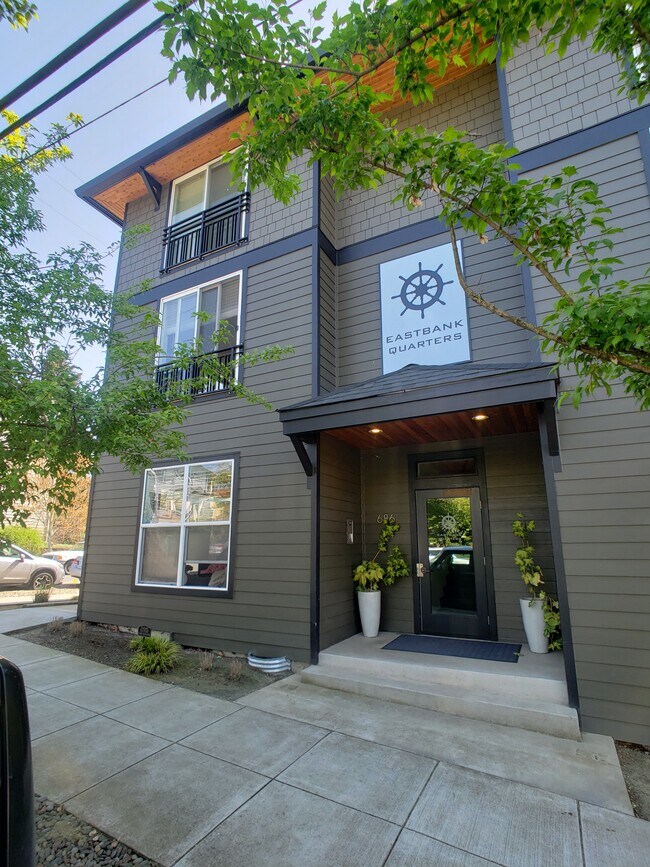 Foto del edificio - 686 SE Spokane St